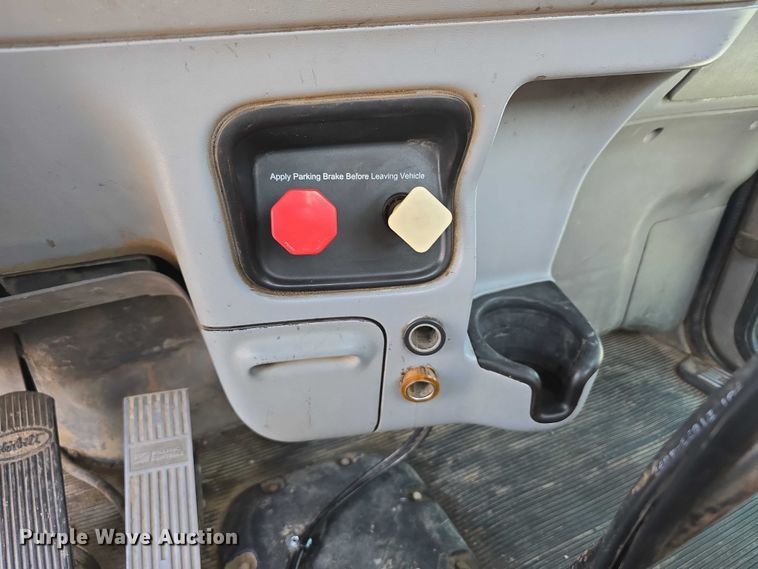 image for item DT6979 2008 Peterbilt 388 semi truck