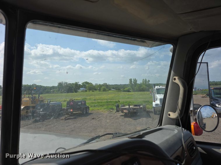 image for item DT6979 2008 Peterbilt 388 semi truck