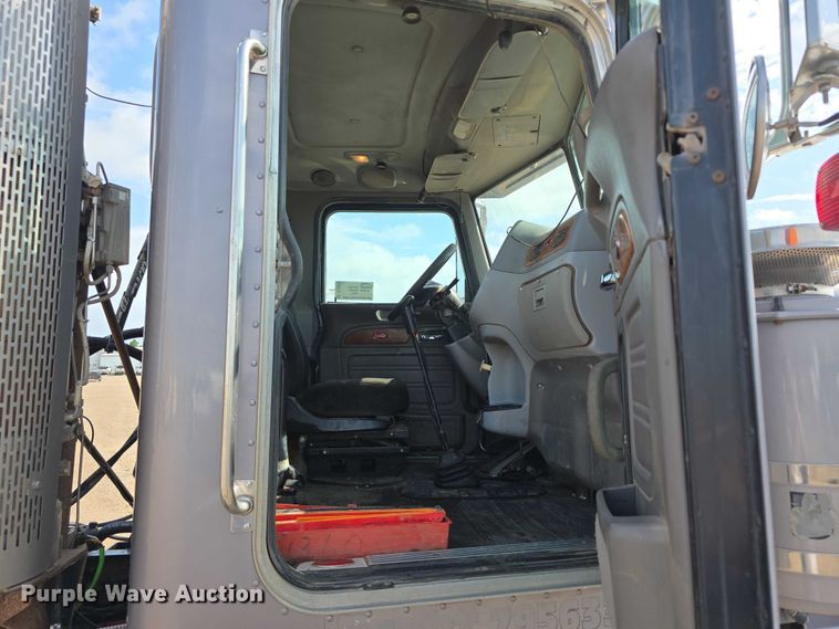 image for item DT6979 2008 Peterbilt 388 semi truck
