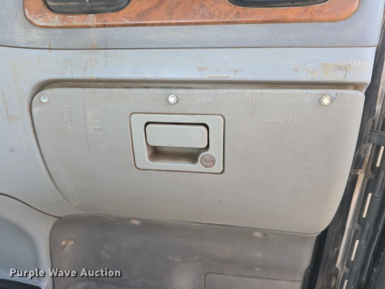 image for item DT6979 2008 Peterbilt 388 semi truck