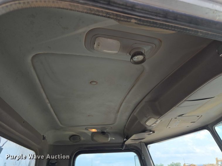 image for item DT6979 2008 Peterbilt 388 semi truck