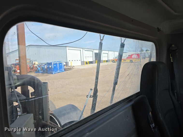 image for item DT6979 2008 Peterbilt 388 semi truck