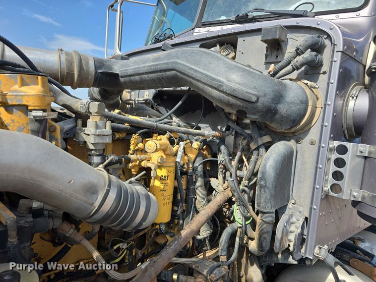 image for item DT6979 2008 Peterbilt 388 semi truck