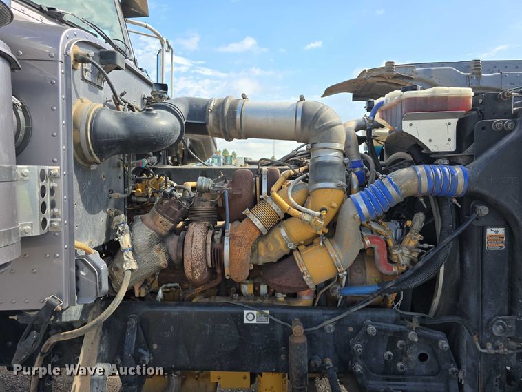 image for item DT6979 2008 Peterbilt 388 semi truck