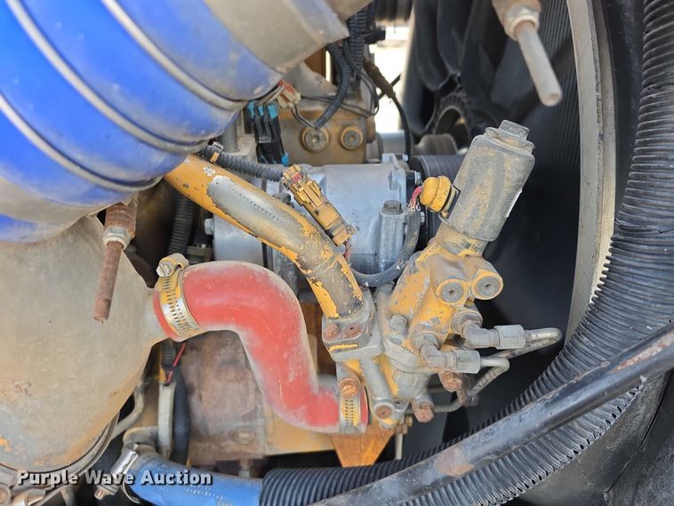 image for item DT6979 2008 Peterbilt 388 semi truck