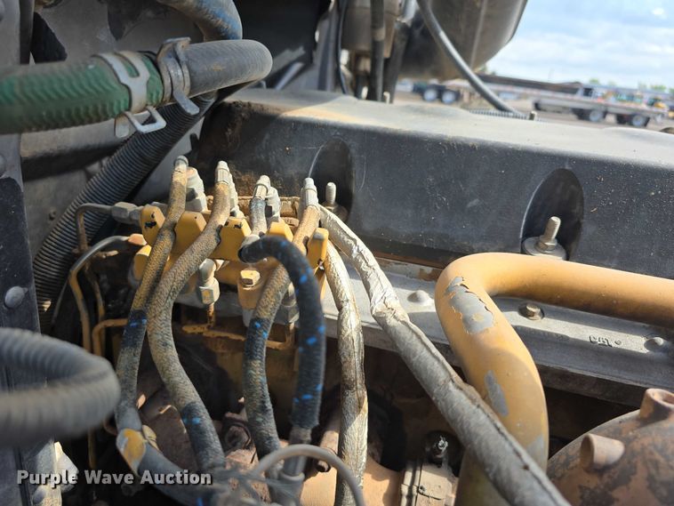 image for item DT6979 2008 Peterbilt 388 semi truck