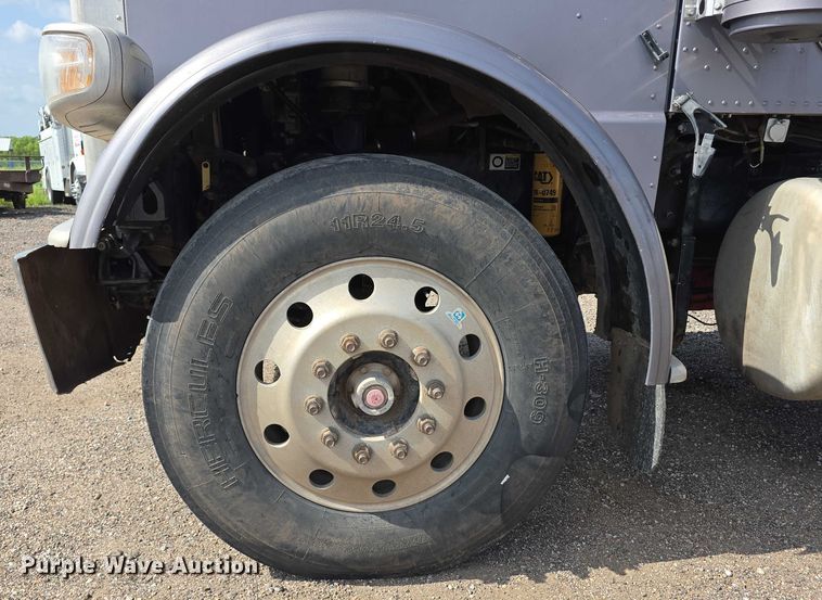 image for item DT6979 2008 Peterbilt 388 semi truck