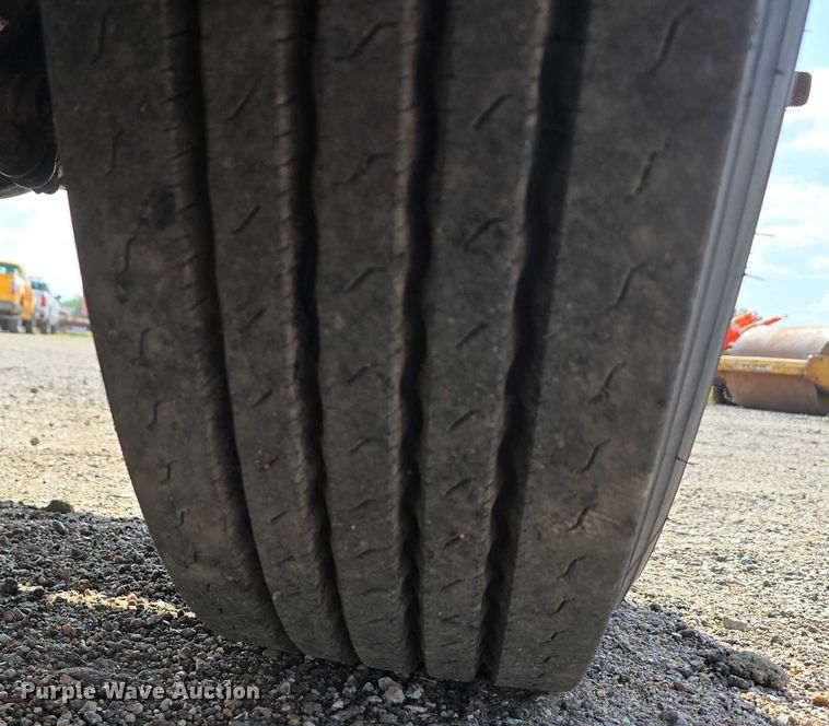 image for item DT6979 2008 Peterbilt 388 semi truck