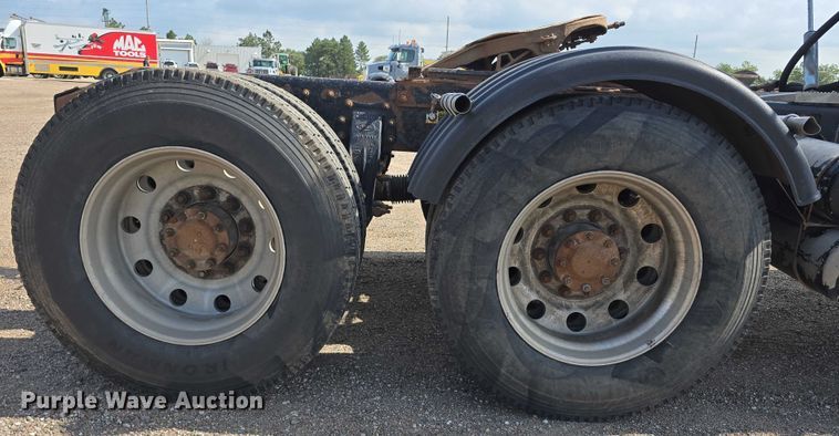 image for item DT6979 2008 Peterbilt 388 semi truck