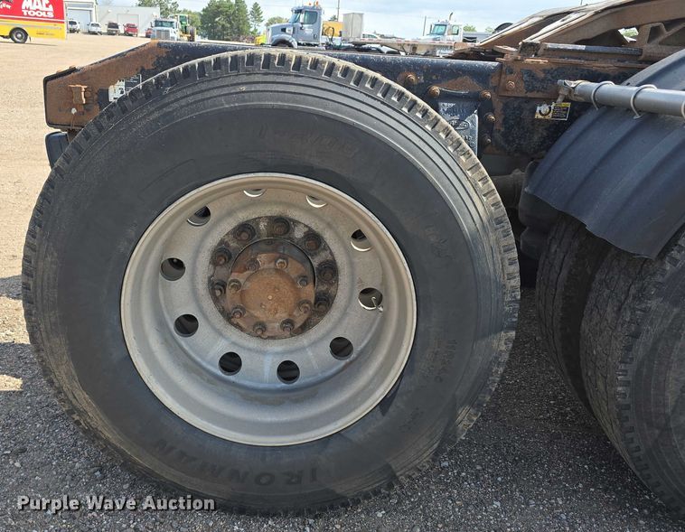 image for item DT6979 2008 Peterbilt 388 semi truck