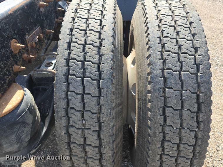 image for item DT6979 2008 Peterbilt 388 semi truck