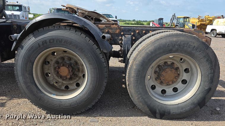 image for item DT6979 2008 Peterbilt 388 semi truck