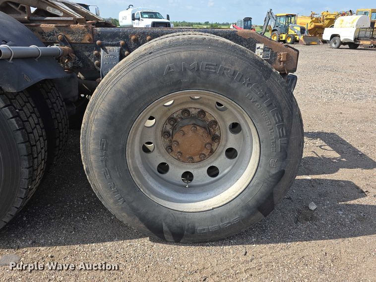 image for item DT6979 2008 Peterbilt 388 semi truck