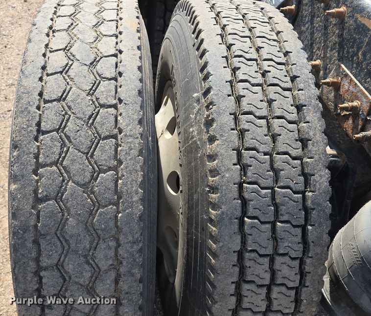 image for item DT6979 2008 Peterbilt 388 semi truck