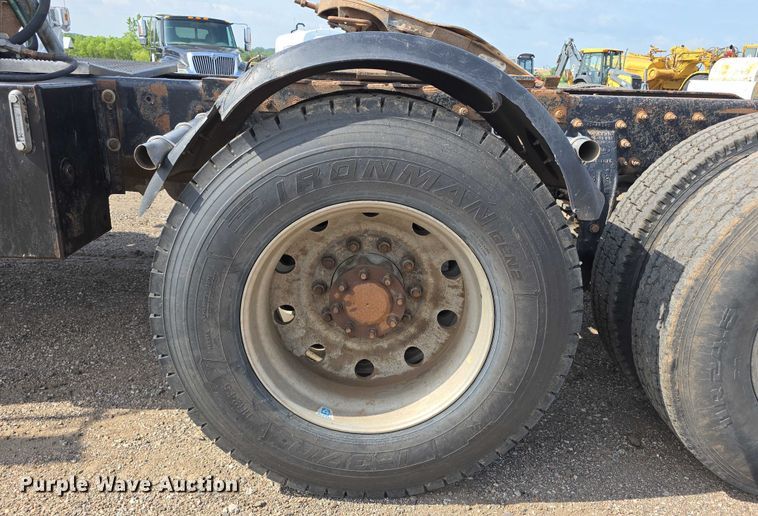 image for item DT6979 2008 Peterbilt 388 semi truck