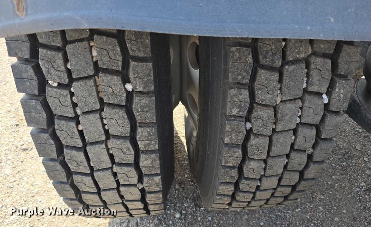 image for item DT6979 2008 Peterbilt 388 semi truck