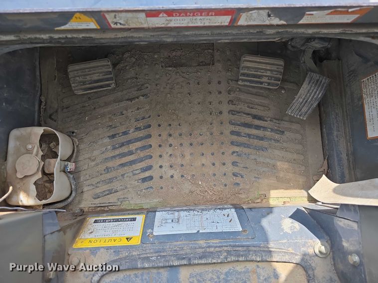 image for item DT6980 2013 Takeuchi TL12 tracked skid steer loader