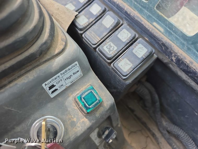 image for item DT6980 2013 Takeuchi TL12 tracked skid steer loader