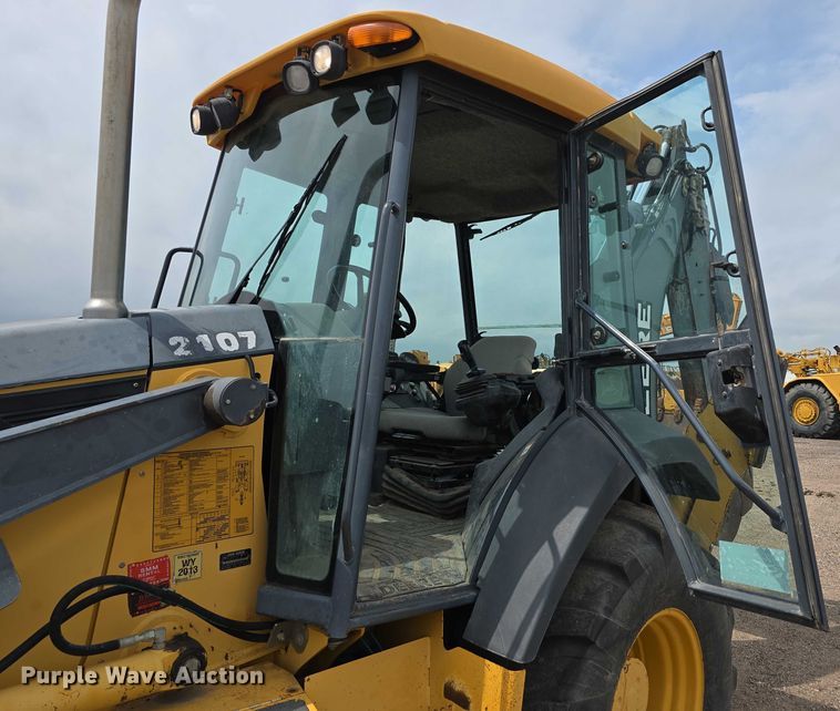 image for item DT6981 2007 John Deere 310TJ backhoe