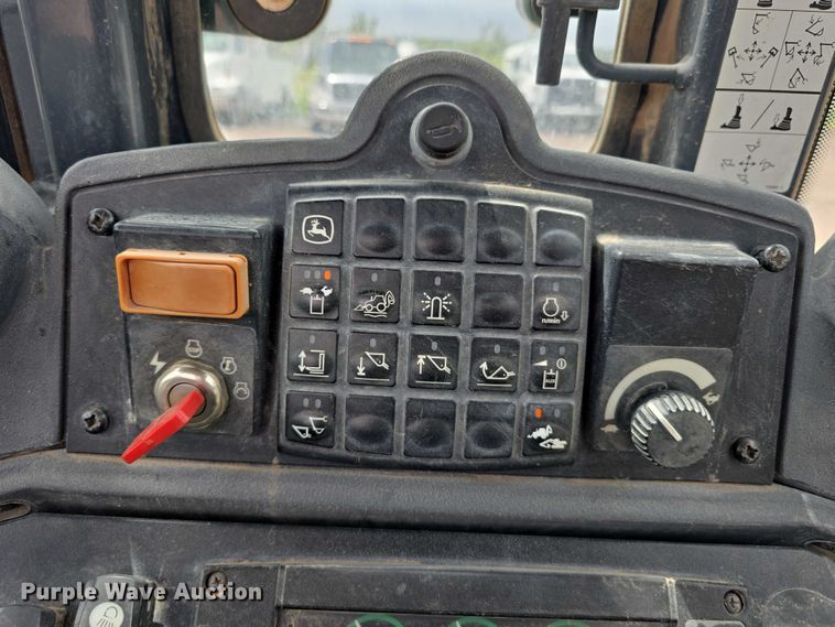 image for item DT6981 2007 John Deere 310TJ backhoe