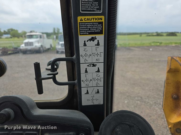 image for item DT6981 2007 John Deere 310TJ backhoe