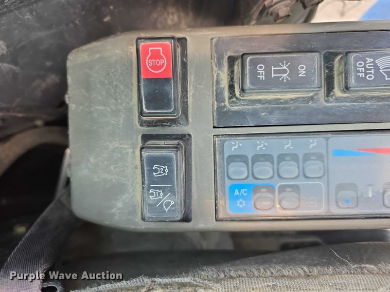 image for item DT6984 2007 Case CX135SR excavator