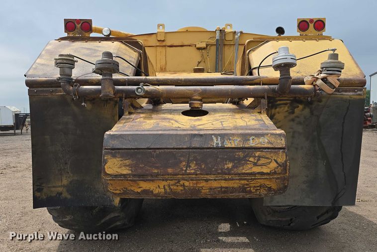 image for item DT6986 1985 Caterpillar 621B water wagon