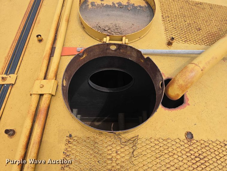 image for item DT6986 1985 Caterpillar 621B water wagon