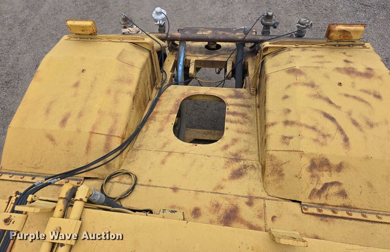 image for item DT6986 1985 Caterpillar 621B water wagon