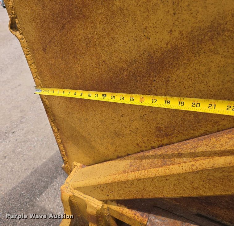 image for item DT6986 1985 Caterpillar 621B water wagon