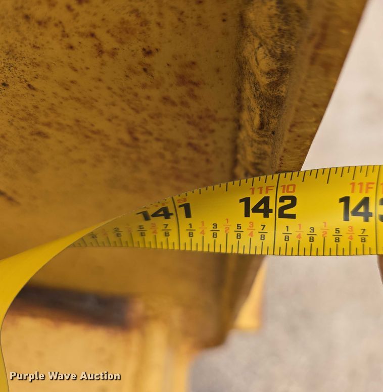 image for item DT6986 1985 Caterpillar 621B water wagon