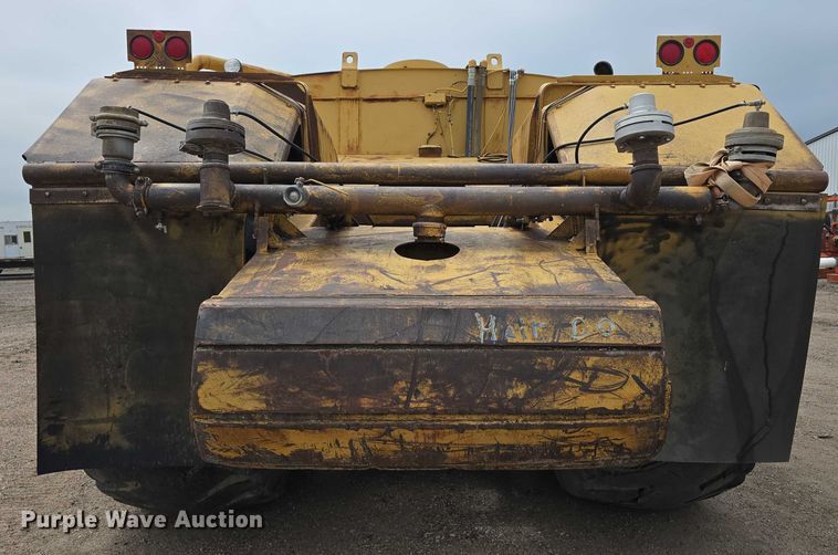 image for item DT6986 1985 Caterpillar 621B water wagon