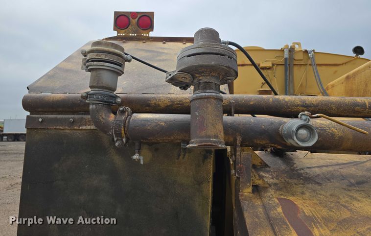 image for item DT6986 1985 Caterpillar 621B water wagon