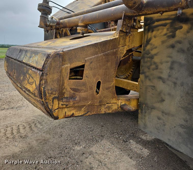 image for item DT6986 1985 Caterpillar 621B water wagon