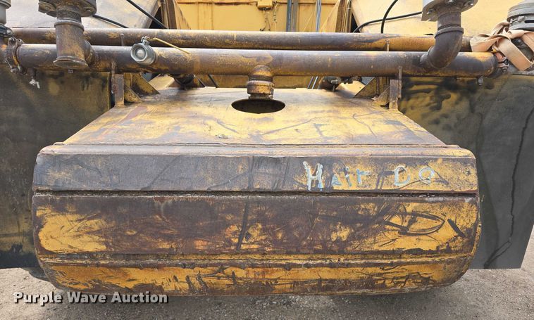 image for item DT6986 1985 Caterpillar 621B water wagon