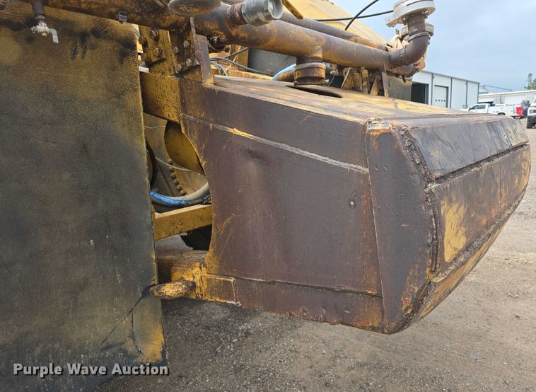 image for item DT6986 1985 Caterpillar 621B water wagon