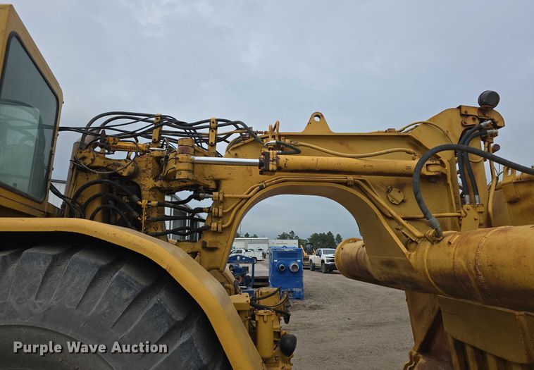 image for item DT6986 1985 Caterpillar 621B water wagon