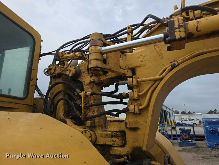 image for item DT6986 1985 Caterpillar 621B water wagon