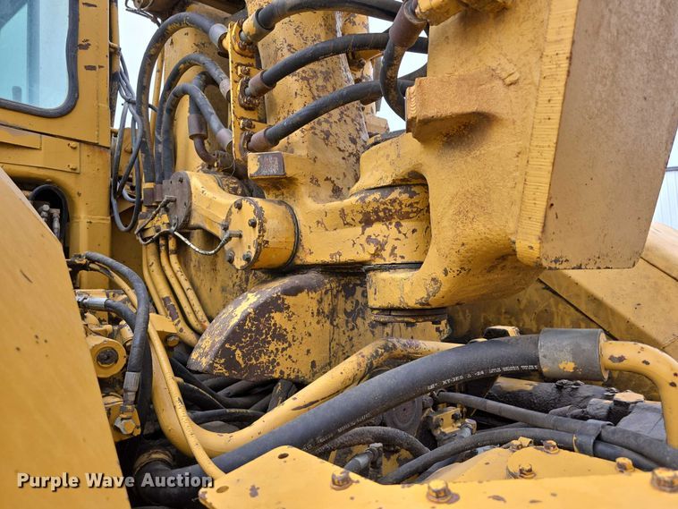 image for item DT6986 1985 Caterpillar 621B water wagon