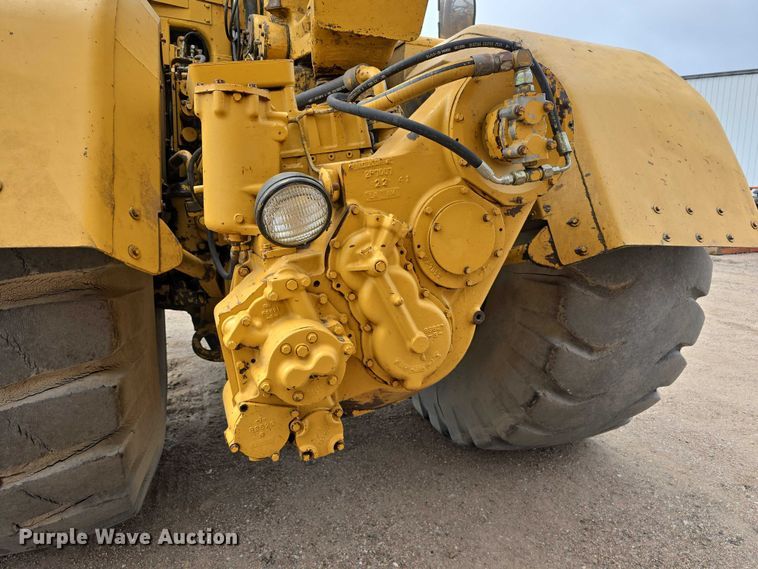 image for item DT6986 1985 Caterpillar 621B water wagon