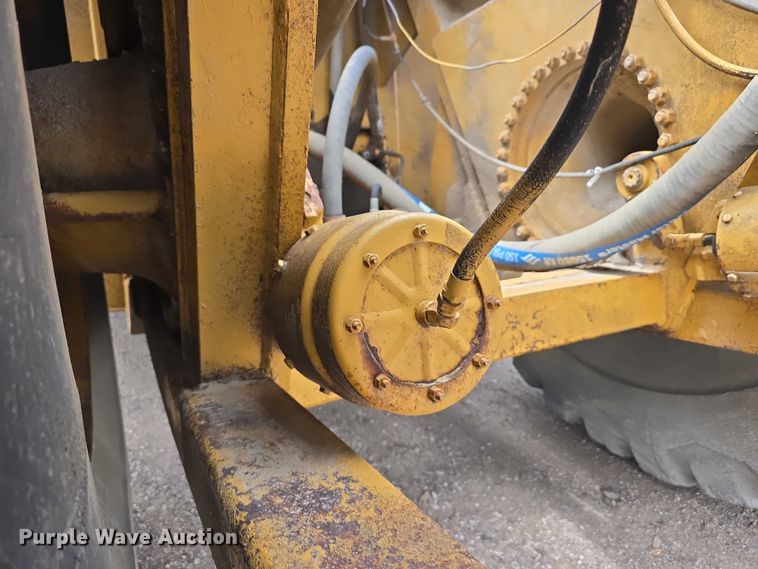 image for item DT6986 1985 Caterpillar 621B water wagon