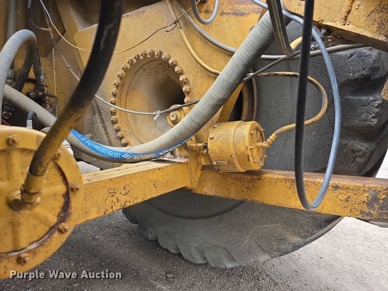 image for item DT6986 1985 Caterpillar 621B water wagon