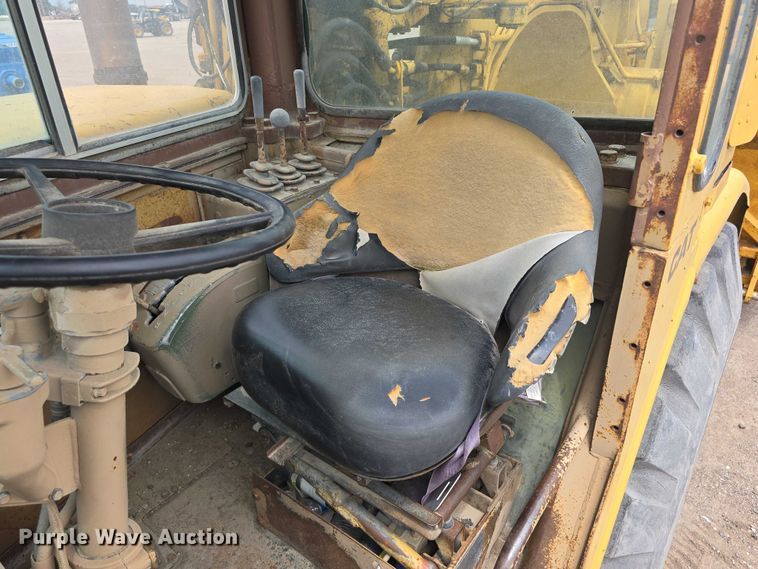 image for item DT6986 1985 Caterpillar 621B water wagon