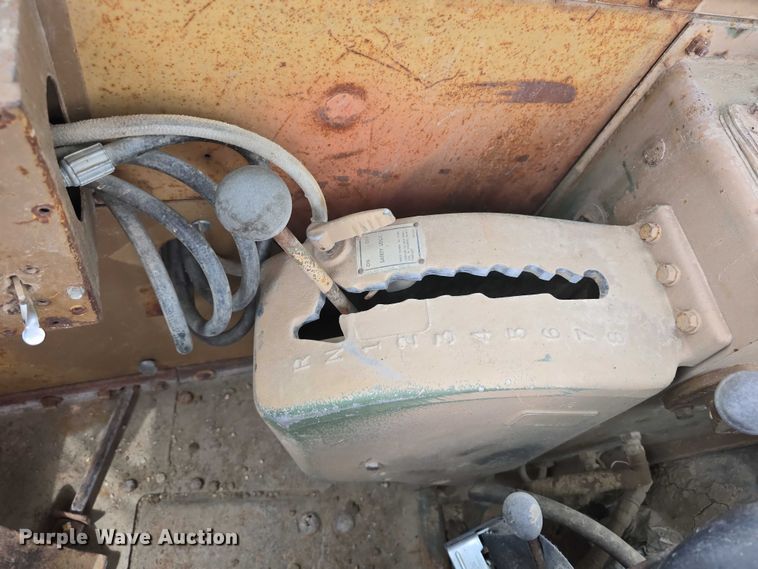 image for item DT6986 1985 Caterpillar 621B water wagon