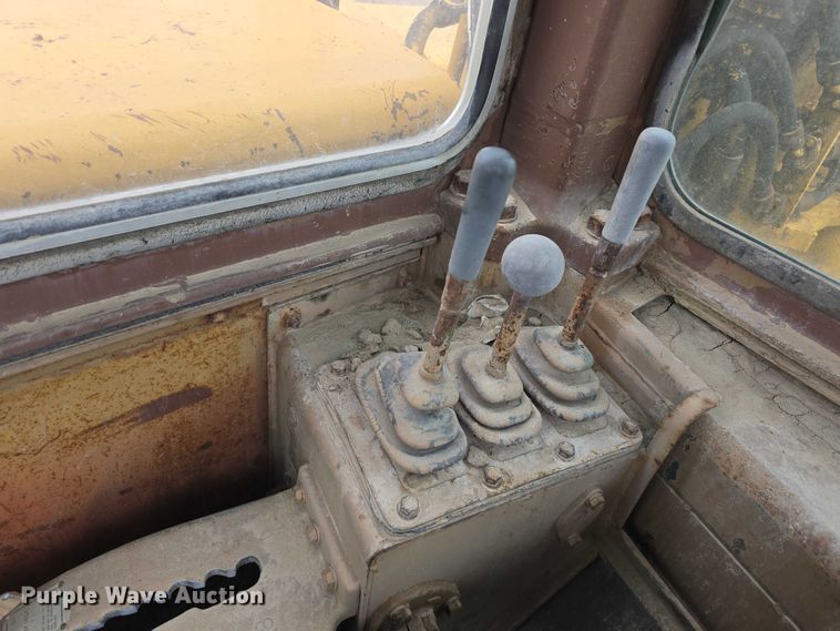 image for item DT6986 1985 Caterpillar 621B water wagon