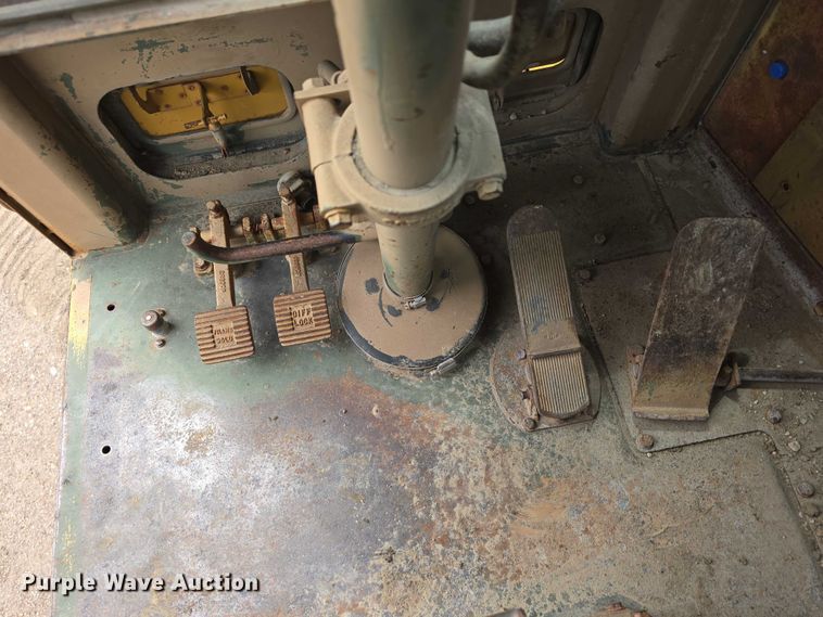 image for item DT6986 1985 Caterpillar 621B water wagon