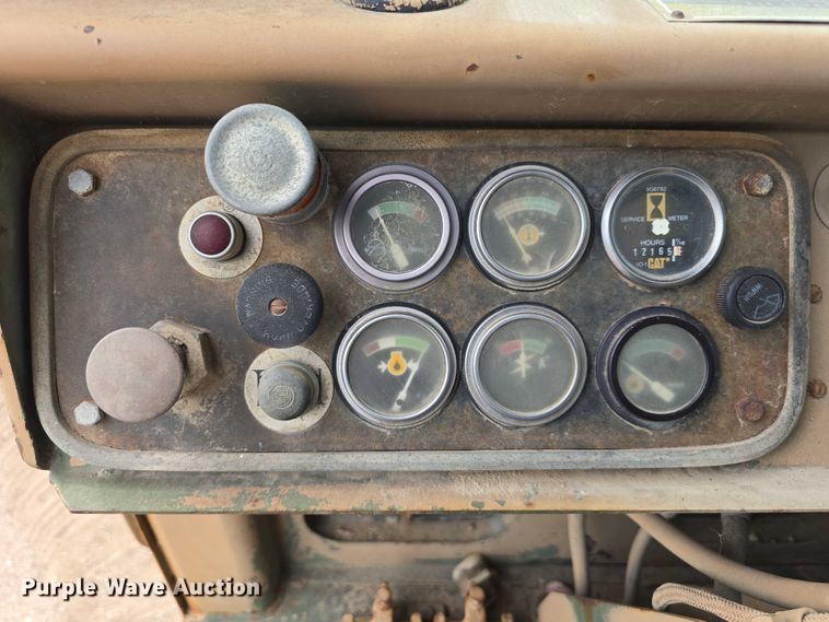 image for item DT6986 1985 Caterpillar 621B water wagon