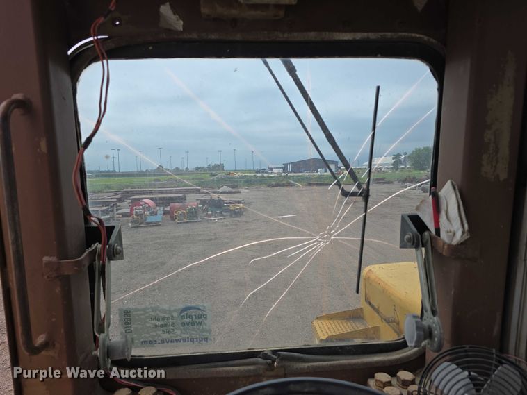 image for item DT6986 1985 Caterpillar 621B water wagon