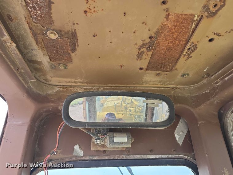 image for item DT6986 1985 Caterpillar 621B water wagon