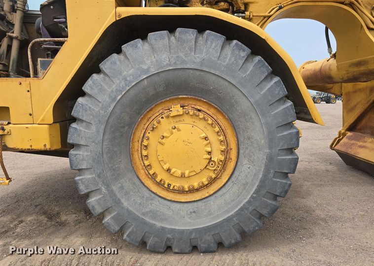 image for item DT6986 1985 Caterpillar 621B water wagon